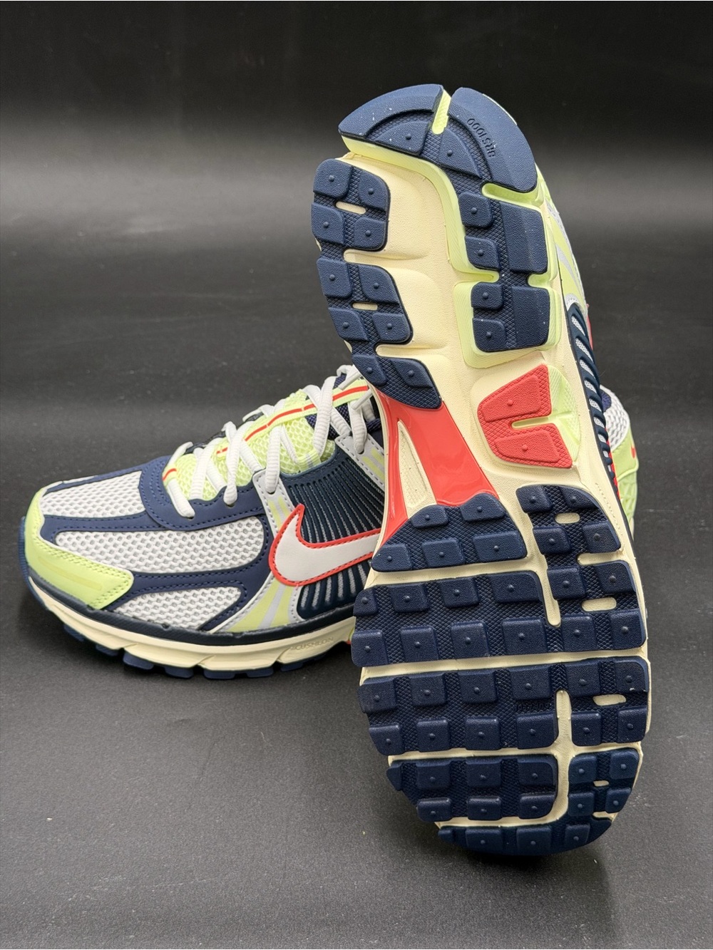 These are Nike Zoom Vomero 5 sneakers in the "Barely Volt" and "Midnight Navy" - Picture 2 of 7